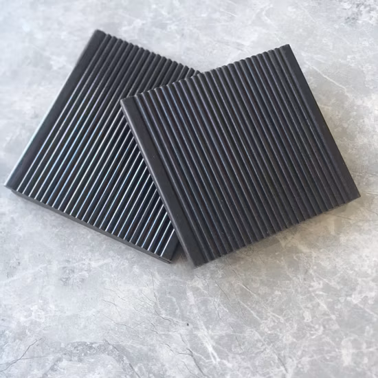 Нескользящий экологически чистый бамбуковый настил из тканого волокна высокой плотности для наружного использования.